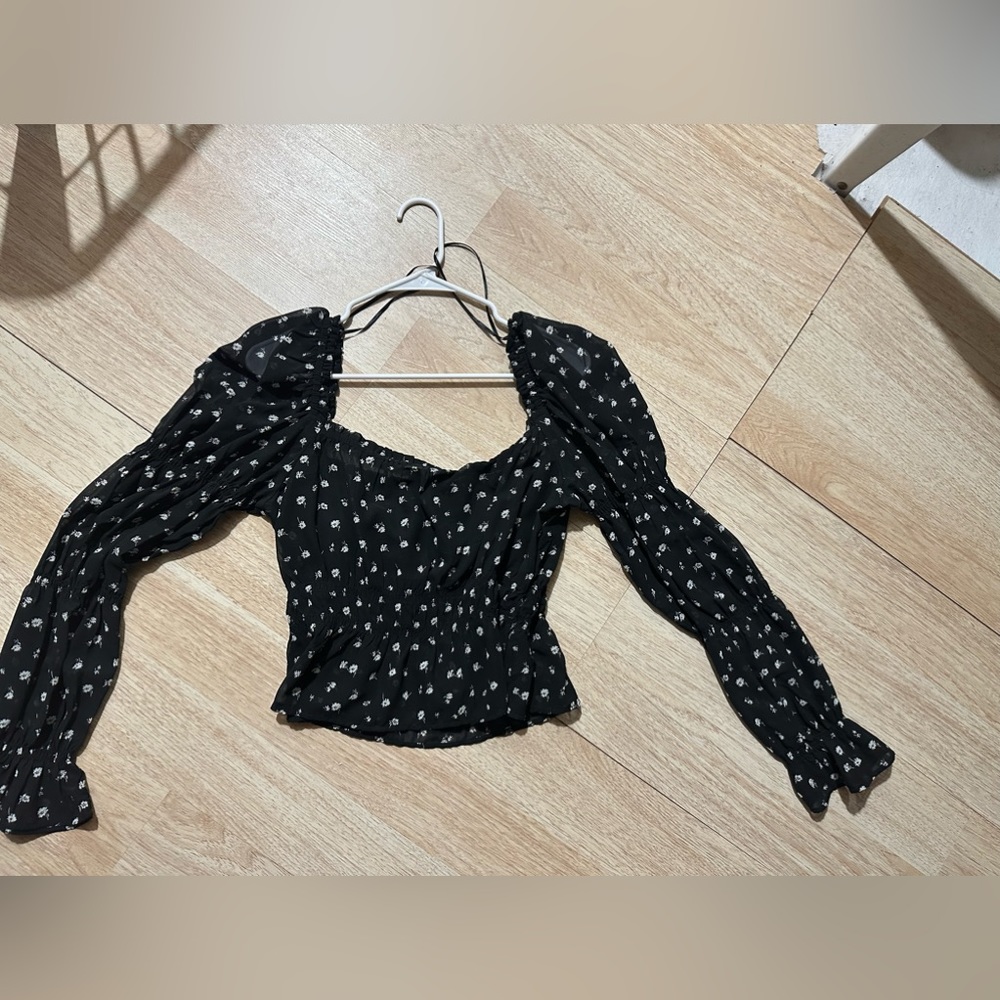 Puffy long sleeve top